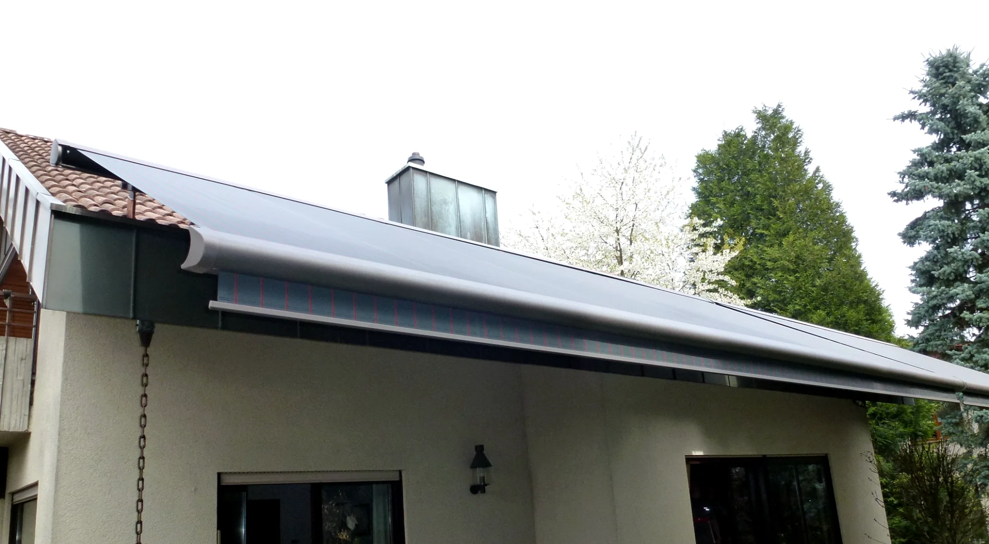 Markise mit zusätzlichem Schattenplus – Referenz von Fenster und Rollladen Müller