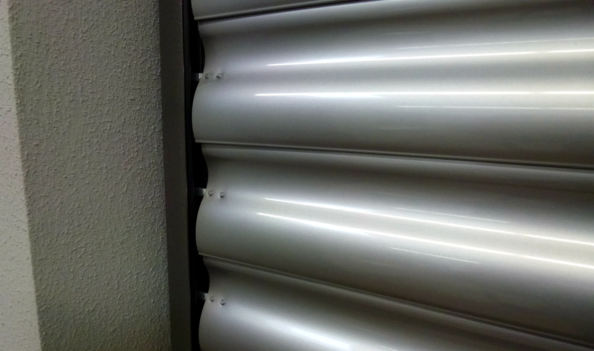 Aluminium-Rollladen im Detail – Referenz von Fenster und Rollladen Müller